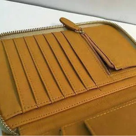 BEAUTIFUL MICHE VIENNA PASSPORT WALLET!!! - Picture 4 of 6